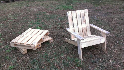 From 2 small pallets to 1 cool Adirondack chair!